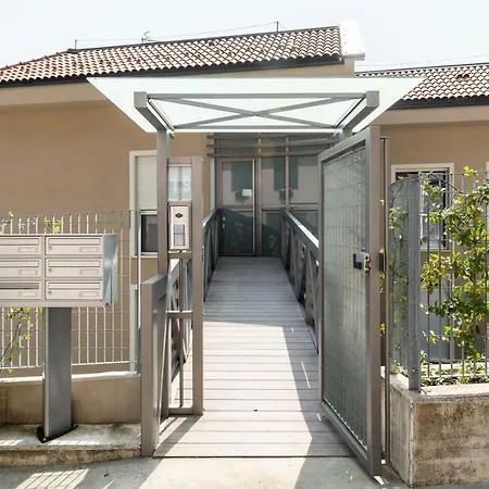 شقة Luxury Lake View & *