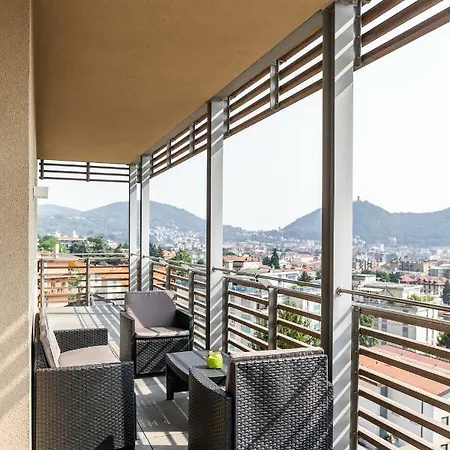Luxury Lake View & كومو