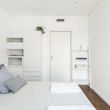Luxury Lake View & شقة كومو
