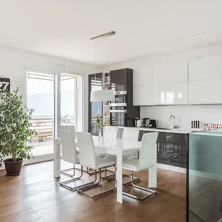 Luxury Lake View & *