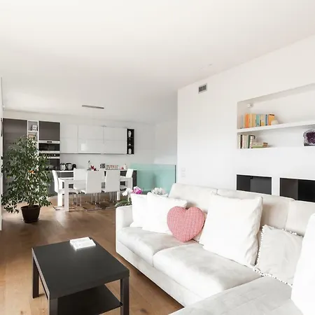 Апартаменты Luxury Lake View &